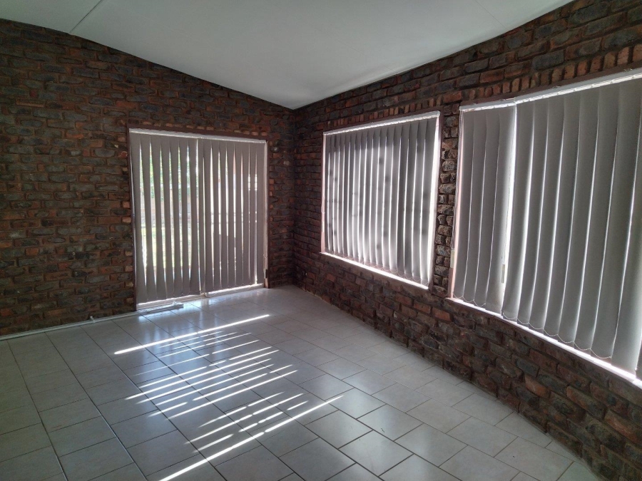 4 Bedroom Property for Sale in Flora Park Northern Cape